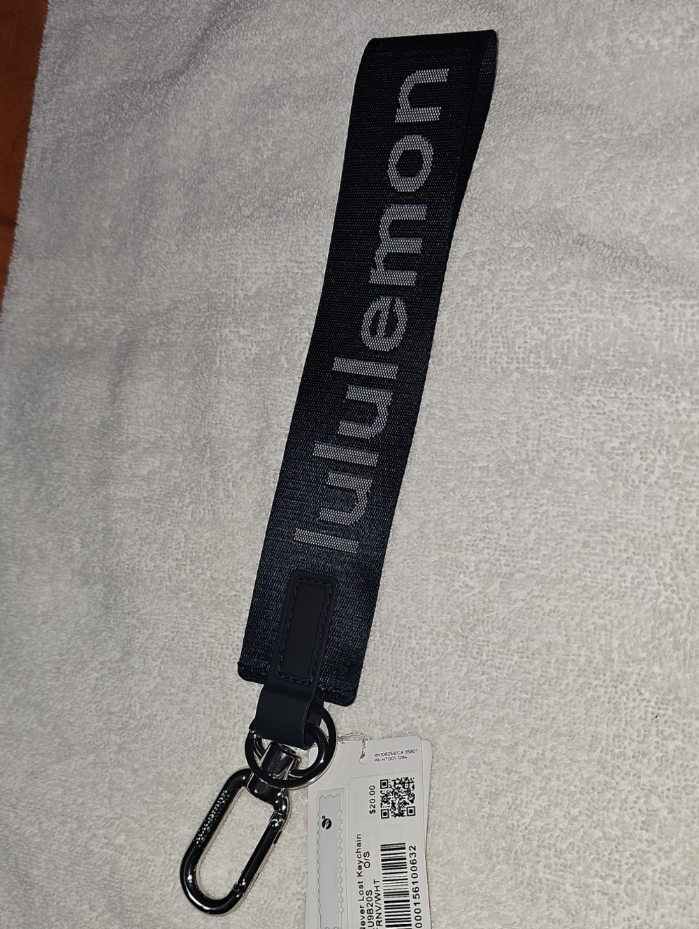 Lululemon Never Lost Keychain!! TRNV/WHT!! Sold Out!!